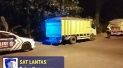 Unit Turjagwali Polres Karangasem Lakukan Patroli Blue Light Patrol Berikan Himbauan Para Sopir Truk, Agar tidak Parkir Sembarangan