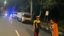 Unit Turjagwali Polres Karangasem Gelar Blue Light Patrol, Berikan Himbauan Sopir Truk tidak Parkir Sembarangan