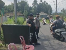 Bhabinkamtibmas Desa Muncan Bersinergi Bersama Pecalang, Berikan Pengamanan Upacara Manusa Yadnya