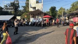 Personel Polsek Bebandem Amankan Arus Lalu Lintas, di Simpang Empat Pasar Umum saat Hari Pasaran