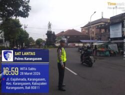 Cegah Laka Lantas, Satlantas Polres Karangasem Atensi Pos Sore dan  Gatur Lalin di Pasar Senggol Jalan Gajah Mada Amlapura