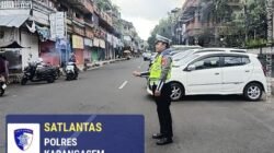 Satlantas Polres Karangasem Atensi Pos Sore dan Gatur Lalin  di Pasar Senggol Jalan Gajah Mada Amlapura