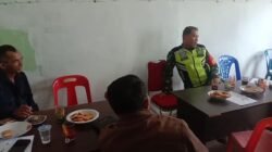 Babinsa Koramil 07/Atu Lintang Laksanakan Komsos Bersama Aparatur Desa Merah Muyang