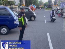 Satlantas Polres Karangasem Atensi Pos Sore dan Gatur Lalin, di Pasar Senggol Jalan Gajah Mada Amlapura