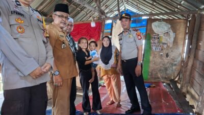 Kapolsek Banyuasin II Salurkan Bantuan Sosial untuk Korban Rumah Ambruk di Desa Sungsang II
