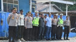 285 Petugas Gabungan melaksanakan pelayanan dan Kawal Aksi Penyampaian Aspirasi Korban Pasca Banjir di Pendopo Bupati Aceh Timur