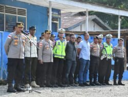 285 Petugas Gabungan melaksanakan pelayanan dan Kawal Aksi Penyampaian Aspirasi Korban Pasca Banjir di Pendopo Bupati Aceh Timur