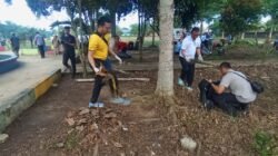Tiga Pilar Bersatu, Polsek Mesuji Timur Gelar Gotong Royong Bersih-bersih Alun-Alun Marga Jadi