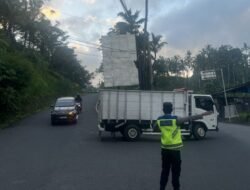 Personil Polsek Rendang Berikan Pengamanan Pengaturan Arus Lalu Lintas, Karya IBTK Pura Besakih Tahun 2026