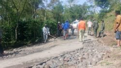 Warga Ambil Alih Peran Pemerintah, Jalan Rusak Parah di Aceh Tengah Diperbaiki Secara Swadaya