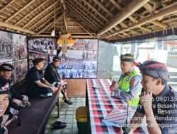 Pererat Silaturahmi, Kapolsek Rendang Sambangi Pecalang Besakih Berikan Pesan Kamtibmas dalam Menjaga Situasi Tetap Kondusif