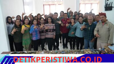 Pemkab Humbahas Gelar Pelatihan Anyaman Eceng Gondok, Dari Gulma Menjadi Berkah