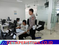 Pastikan Mengenal Rambu Rambu, Personil Lantas Berikan Teori Avis Komputerisasi kepada Pemohon SIM Baru