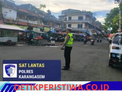 Rutinitas Satlantas Polres Karangasem Atensi Pos Sore dan Gatur Lalin, di Depan Pasar Senggol Jalan Gajah Mada Amlapura