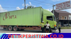 Satlantas polres Pekalongan gelar operasi truk sumbu tiga secara humanis.