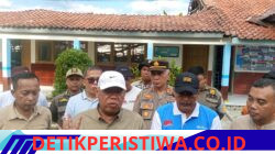 Babinsa Koramil 07/Atu Lintang Bersama Warga Gotong Royong Bangun Koperasi Desa
