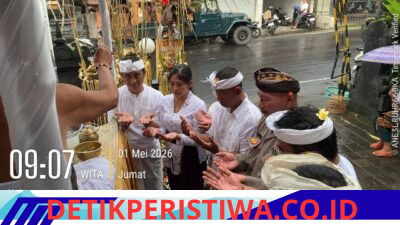 Wujudkan Syukur dan Mohon Keselamatan, Polsek Bebandem Gelar Upacara Piodalan di Pura Padmasana