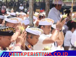 Kapolres Karangasem Laksanakan Persembahyangan Bersama di Hari Purnama. di Pura Besakih