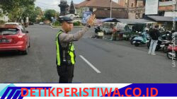 Rutinitas Satlantas Polres Karangasem Atensi Pos Sore dan  Gatur Lalin, di Pasar Senggol Jalan Gajah Mada Amlapura