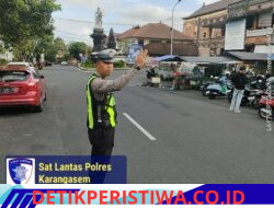 Rutinitas Satlantas Polres Karangasem Atensi Pos Sore dan  Gatur Lalin, di Pasar Senggol Jalan Gajah Mada Amlapura