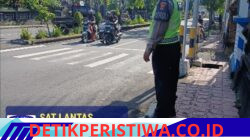 Pastikan Kelancaran Arus Lalu Lintas, Personil Lantas Melaksanakan Gatur Lalin di Ktl 2