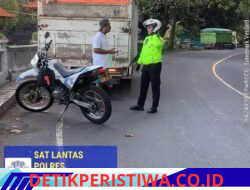 Satlantas Polres Karangasem Berikan Himbauan, Tidak Sembarangan Parkir Truk di Kawasan Obyek Wisata Candidasa