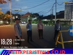 Jaga Stabilitas Keamanan Akhir Pekan, Personel Polsek Bebandem dan Dishub Karangasem Siaga di Jalur Veteran Barat