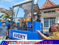Kejar Tanam MT II, Bupati Majalengka Salurkan 69 Unit Alsintan ke Kelompok Tani