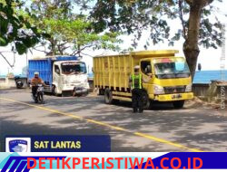 Satlantas Polres Karangasem Berikan Himbauan, Tidak Sembarangan Parkir Truk di Kawasan Obyek Wisata Candidasa