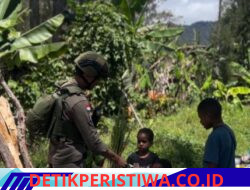 Sentuhan Humanis Melalui Patroli Dialogis, Satgas Damai Cartenz dalam Menjaga Keamanan di Sinak
