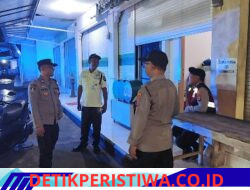 Rutinitas Polsek Selat Gelar Blue Light Patrol, Sambangi Warga, Berikan Pesan Kamtibmas