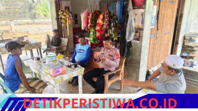 Warung Kopi Jadi Ruang Komunikasi Kapolsek Darul Aman dengan Warga