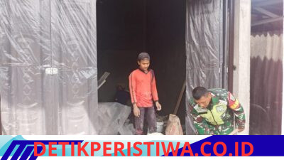 Babinsa Koramil 09/Ketol Bantu Warga Bangun Teras Rumah di Desa Kala Ketol