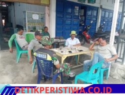 Babinsa Koramil 09/Ketol Gelar Komsos Bersama Aparatur Desa Bahas Keamanan Lingkungan