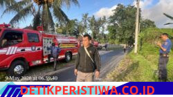 Cegah Lakalantas  Polri dan Damkar Karangasem Bersinergi Atasi Tumpahan Solar di Jalan Raya Saren Kauh
