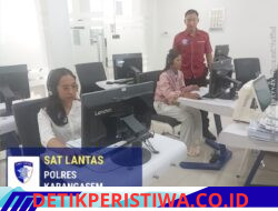 Personil Lantas Berikan Teori Avis Komputerisasi kepada Pemohon SIM Baru