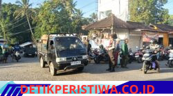 Pastikan Kelancaran Arus Lalintas,  Personel Polsek Bebandem Amankan Aktivitas Pasaran Sabtu Pon, di Pasar Hewan