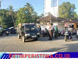 Pastikan Kelancaran Arus Lalintas,  Personel Polsek Bebandem Amankan Aktivitas Pasaran Sabtu Pon, di Pasar Hewan