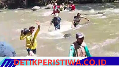 Tiga Kadus di Pulau Tengah Gotong Royong Atasi Dampak Banjir Bandang, Warga Harap Bantuan Pemkab Merangin