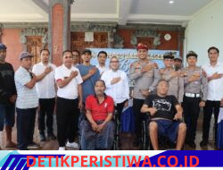 Sentuhan Kemanusiaan, Kapolres Karangasem Serahkan Kursi Roda kepada Warga Desa Kubu yang Lumpuh 
