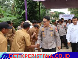 Kapolres Oku Timur Polda Sumsel AKBP Adik Listiyono,S.I.K.,M.H, HADIR Langsung Dalam Rangka Ground Breaking Peletakan Batu Pertama Pembangunan Jembatan Merah Putih Dan Giat Bantuan Sosial Di Desa Rawa Sari Bp Bangsa Raja