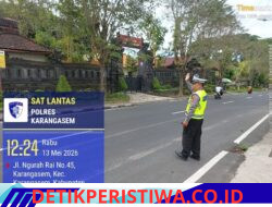 Tingkatkan Keselamatan Pelajar, Satlantas Polres Karangasem Rutin Sebrangkan Siswa Siswi SMA N 1 Amlapura
