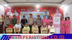 Usai Gelar Pengobatan Gratis, Kapolres Karangasem Salurkan Paket Sembako kepada Warga Kurang Mampu di Desa Tista