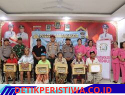 Usai Gelar Pengobatan Gratis, Kapolres Karangasem Salurkan Paket Sembako kepada Warga Kurang Mampu di Desa Tista