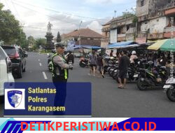 Rutinitas Pos Sore, Satlantas Polres Karangasem Lakukan Gatur Lalin di Depan Pasar Senggol Jalan Gajah Mada Amlapura