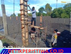 Sambangi Pekerja Proyek Pembangunan Kantor Koprasi Merah Putih di BD Pura Desa Sebudi, Bhabinkamtibmas Desa Sebudi Berikan Pesan Kamtibmas