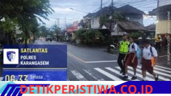 Cegah Lakalantas, Anggota Lantas Polres Karangasem Sebrangkan Siswa Siswi SD Negeri 4 Subagan
