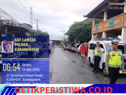Anggota Kamsel Satuan Lalu Lintas Polres Karangasem Sosialisasikan Tertib Berlalulintas, kepada Masyarakat di Pasar Timur Amlapura 