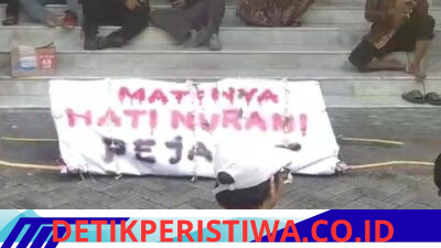 Pendukung Gus Yani Kecewa, 40 Hari Bertahan di DPRD Gresik Belum Pernah Ditemui