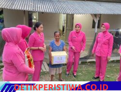 Ketua Bhayangkari cabang Polres Mesuji beserta jajaran pengurus, didampingi oleh Ketua Ranting Bhayangkari Polsek Simpang Pematang dan personel Bhabinkamtibmas, melaksanakan kegiatan Bhakti Sosial di Desa Budi Aji, Kecamatan Simpang Pematang,